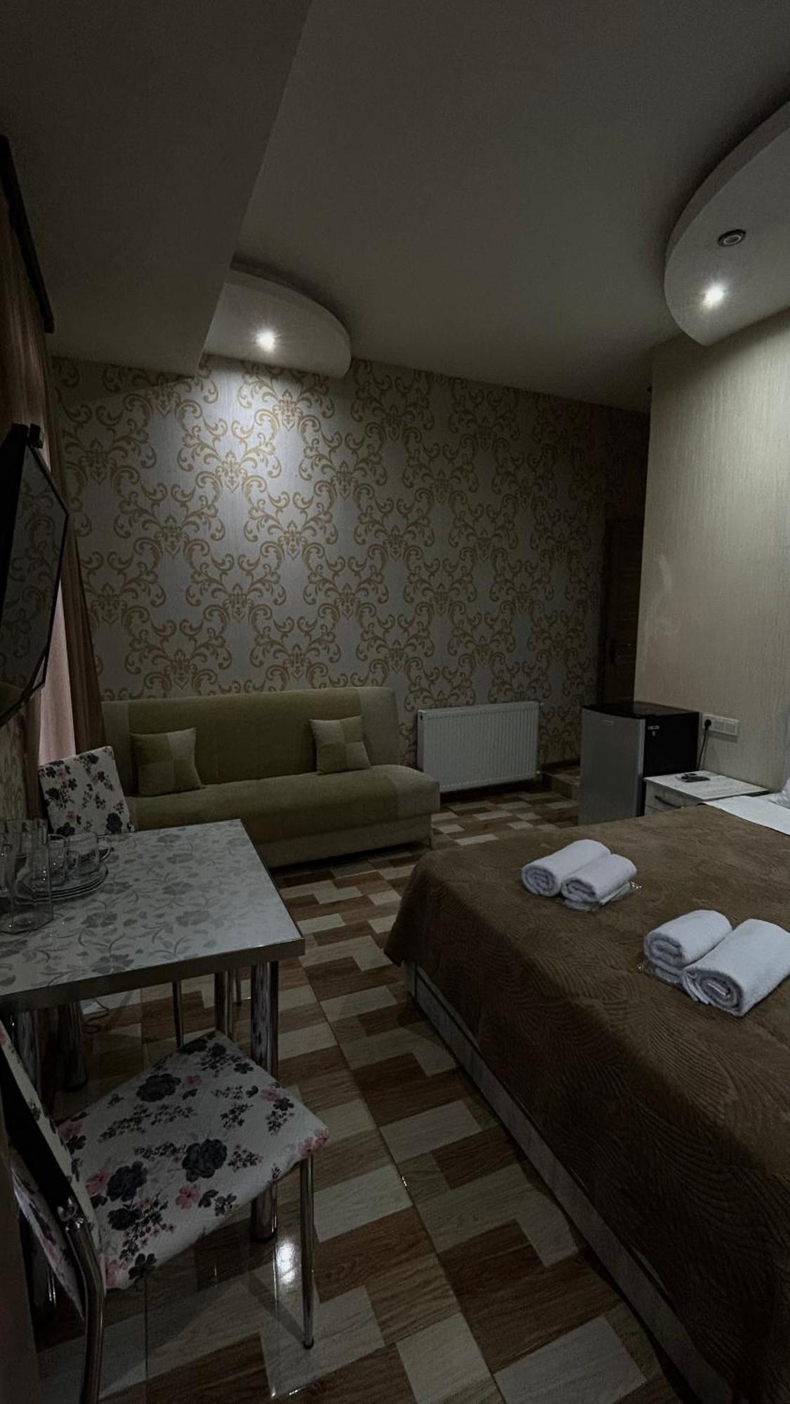 Hotel Tourist ティビリシ エクステリア 写真