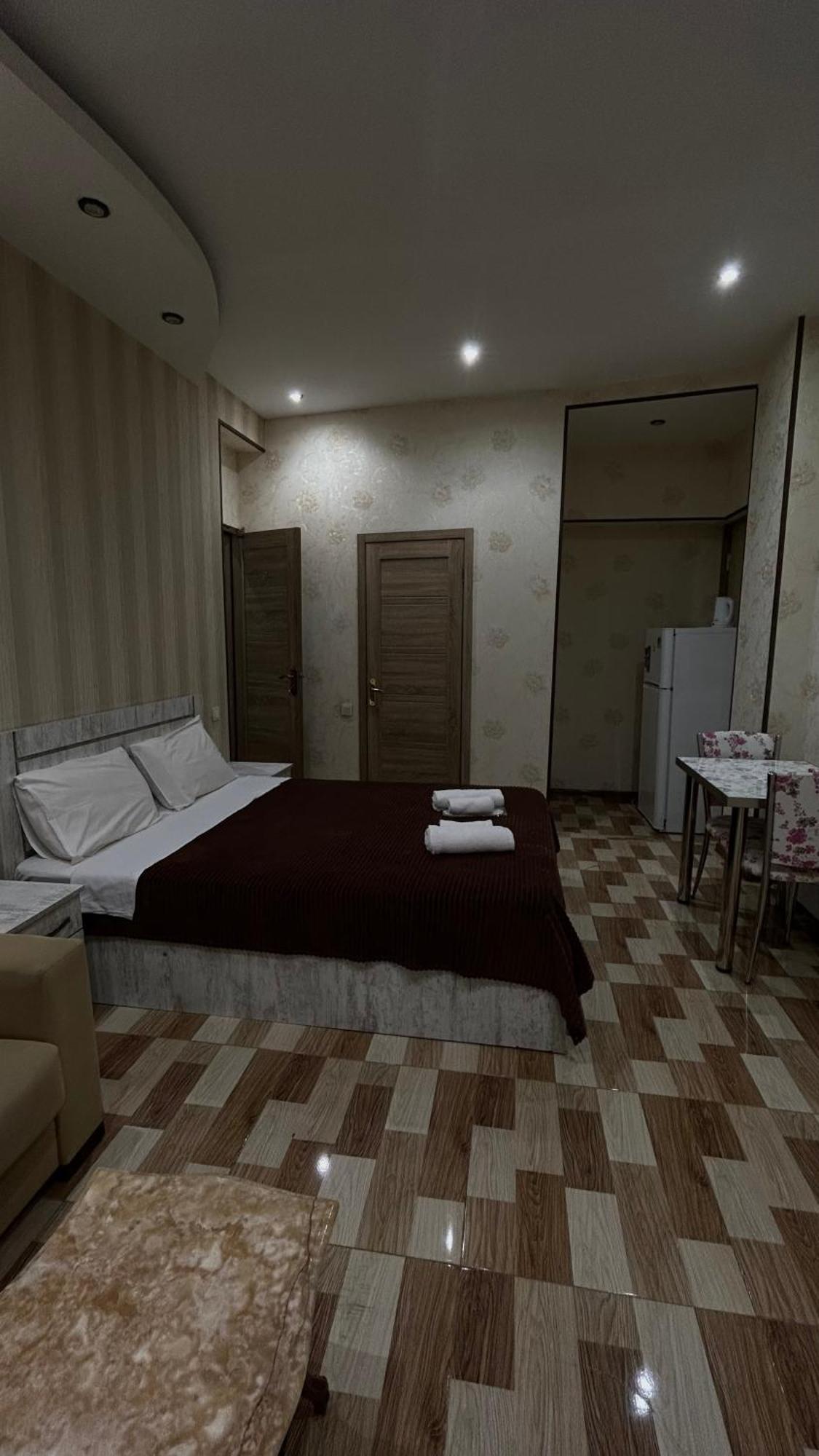 Hotel Tourist ティビリシ エクステリア 写真