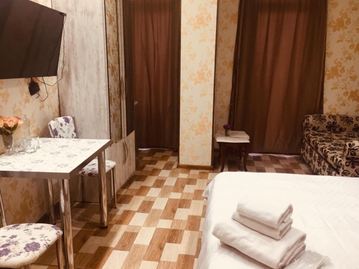 Hotel Tourist ティビリシ エクステリア 写真