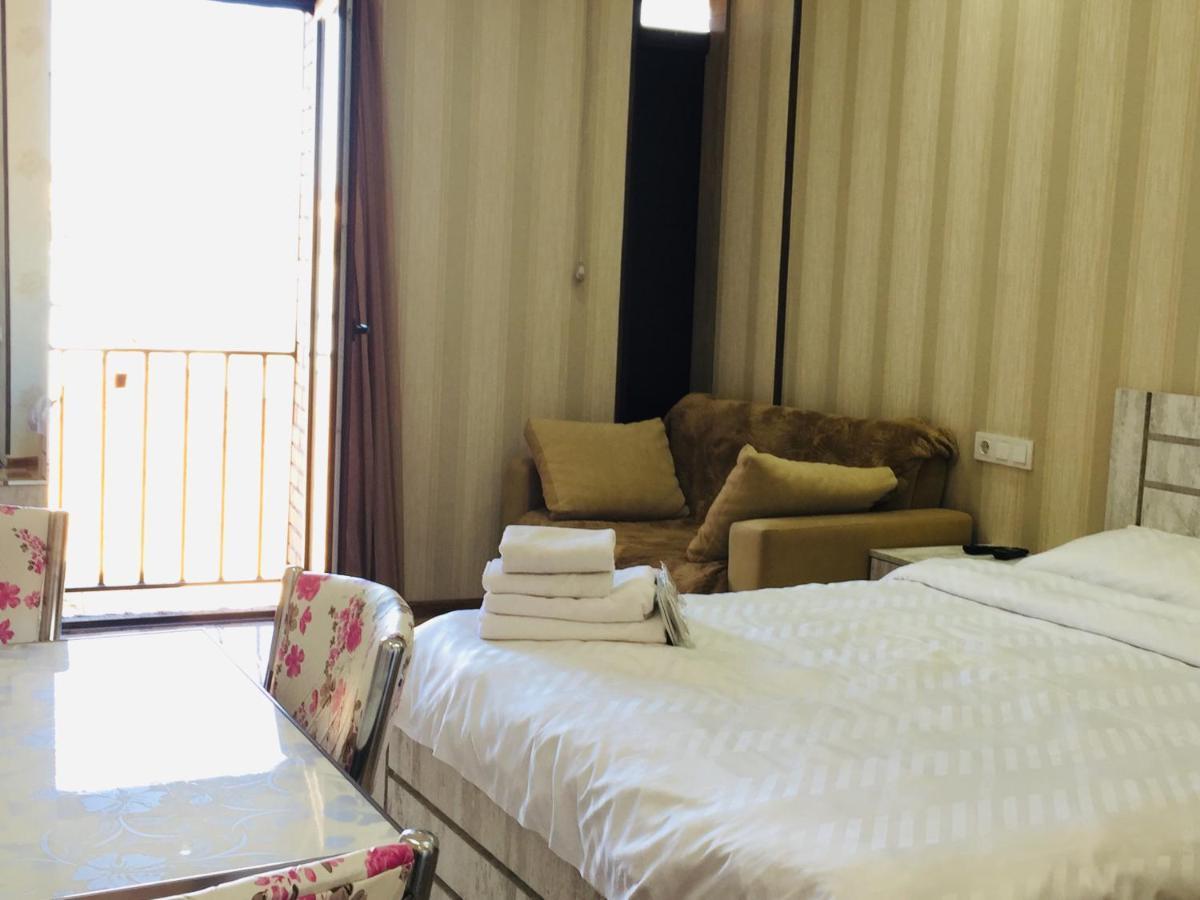 Hotel Tourist ティビリシ エクステリア 写真