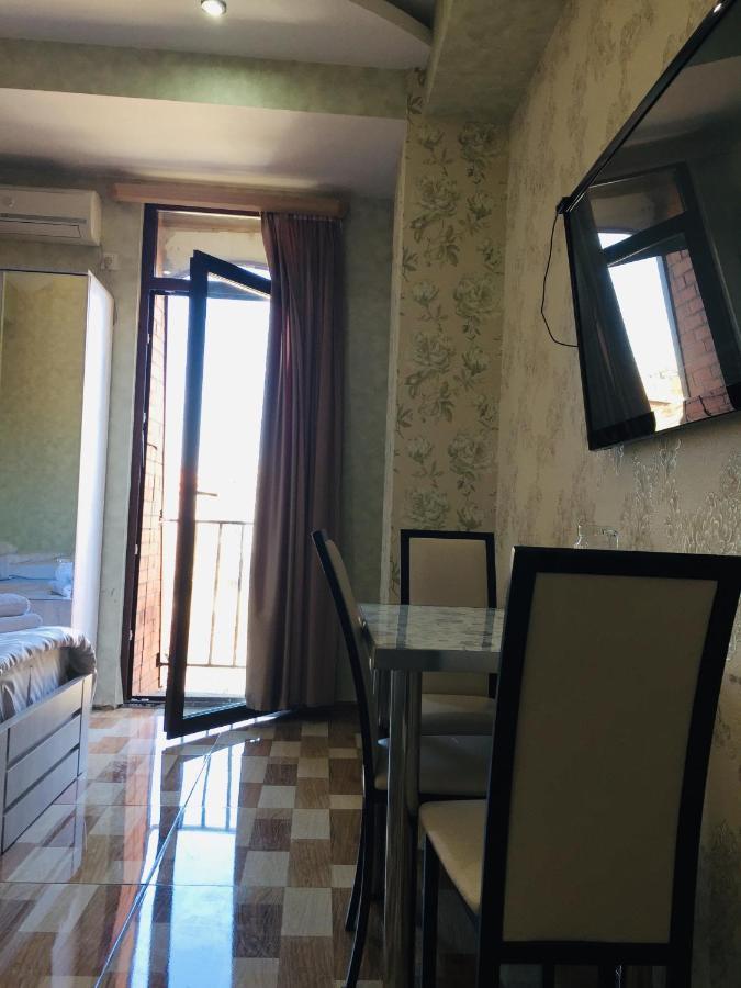 Hotel Tourist ティビリシ エクステリア 写真